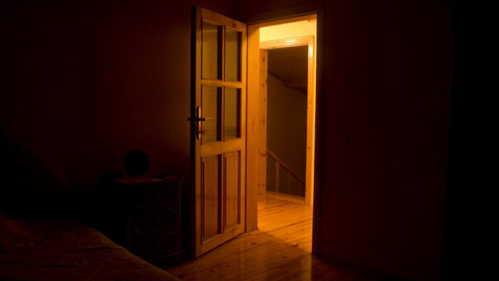 ¿Por qué los muebles hacen ruido por la noche? Pocas personas pudieron entender la causa