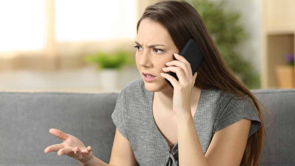 ¿Quién llama y cuando contestas suena un pitido largo? ¿Quién o qué se esconde detrás?