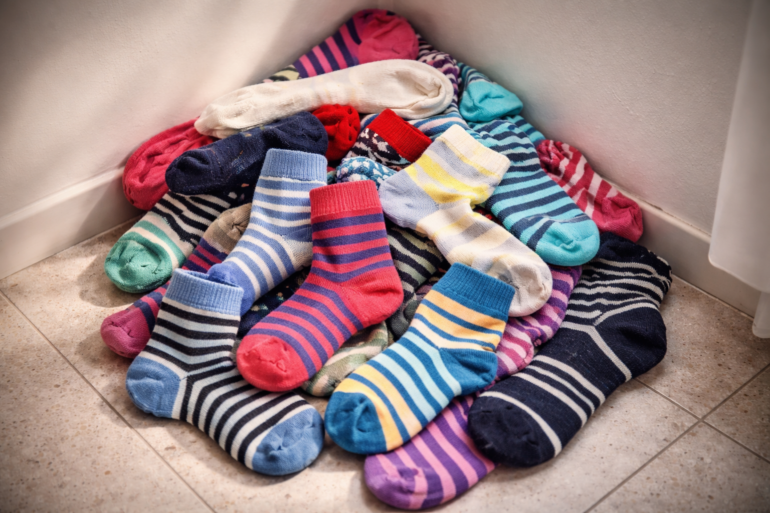 Dale nueva vida a tus calcetines perdidos con estas 12 soluciones prácticas