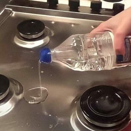 Es magia, una simple gota de este producto cotidiano y tus utensilios usados volverán como nuevos