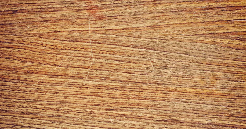 Así es como un ingrediente común puede borrar los arañazos de tu suelo.