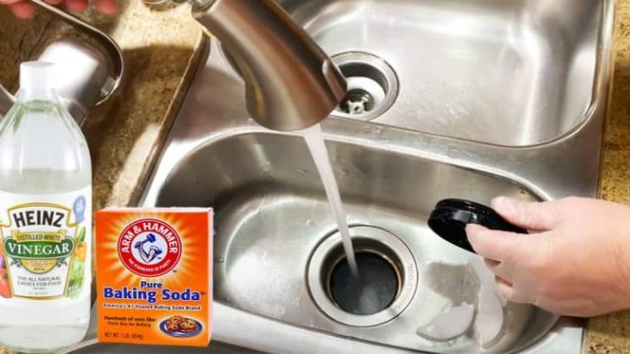 Cómo limpiar un cubo de basura maloliente