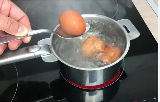 Cómo pelar un huevo en menos de 10 segundos: ¡el increíble consejo para probar!