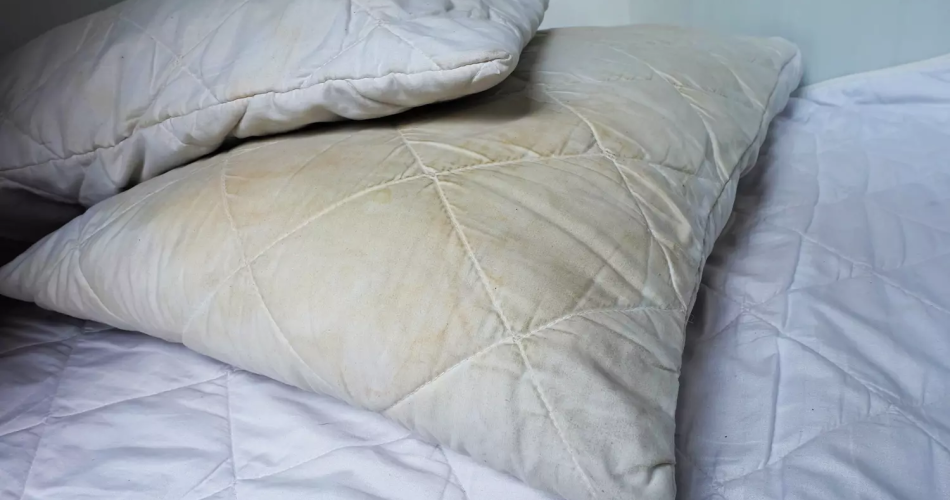 El jugo de estas frutas ayuda a eliminar las manchas amarillas en las orejas sin productos químicos