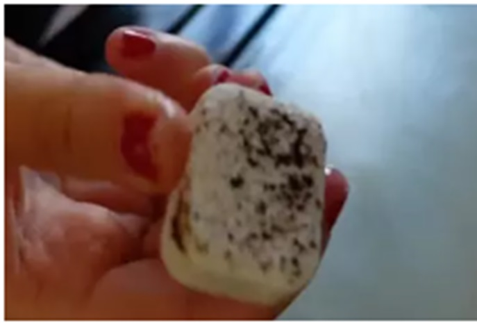 Limpia rápidamente el cristal del horno y lo deja increíblemente brillante