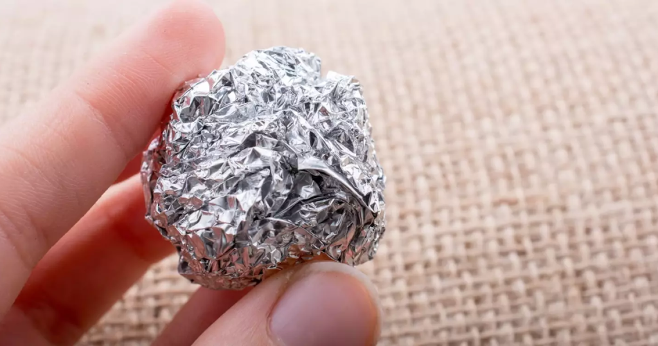 Por qué deberías poner papel de aluminio en el lavavajillas