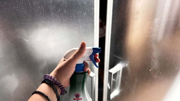 Si lo rocías antes de salir de la ducha, se seca al instante: solo tardarás 10 segundos