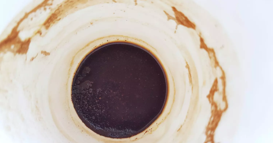 Ya no es necesario frotar constantemente la taza de café sucia, esta pequeña tableta la limpia perfectamente en 2 minutos exactos.