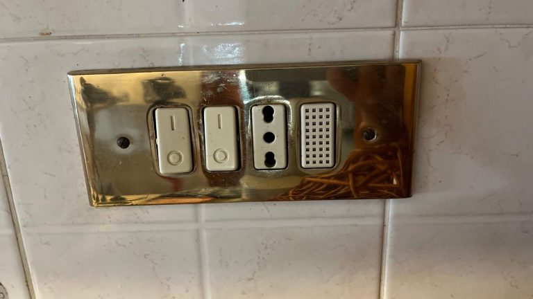 ¿Cómo conectar un enchufe a un interruptor? El procedimiento a seguir