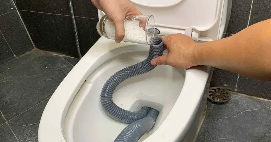 El secreto que los fontaneros usan para ahorrar dinero cada mes