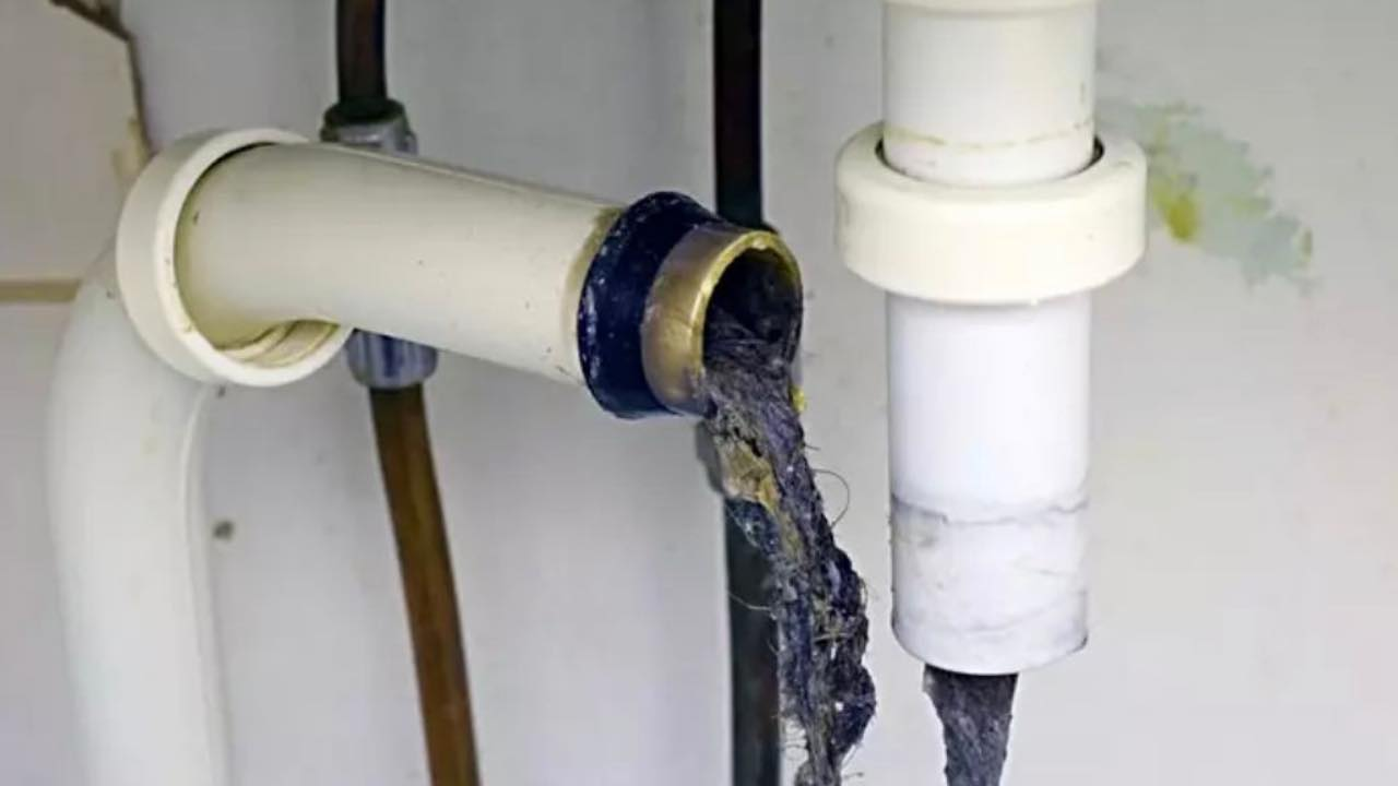 Aquí está el secreto para limpiar las tuberías de desagüe, el método de los fontaneros revelado