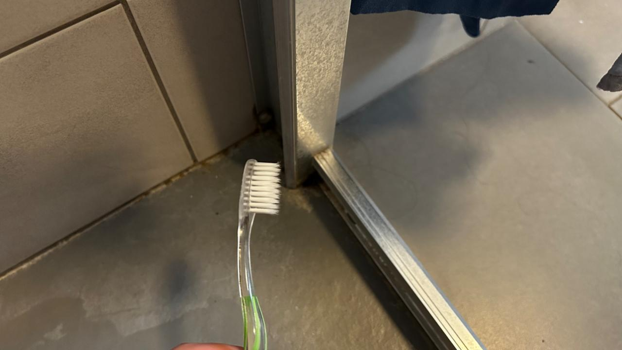 Cómo limpiar perfectamente las barras de ducha: no quedará ni rastro de suciedad