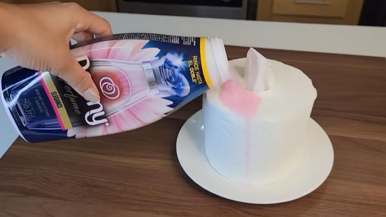 Suavizante, viértalo sobre papel higiénico y no creerá lo que pasa después