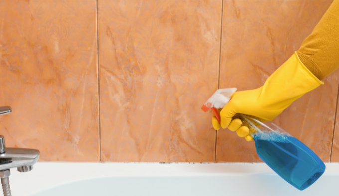 Antifúngico casero para eliminar el moho más adherido en tu baño