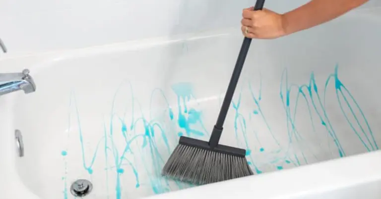 ¿Cómo limpiar la bañera o la ducha con detergente para platos y vinagre?