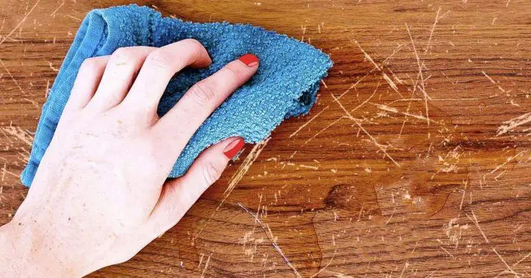 ¿Cómo restaurar los muebles de madera dañados?