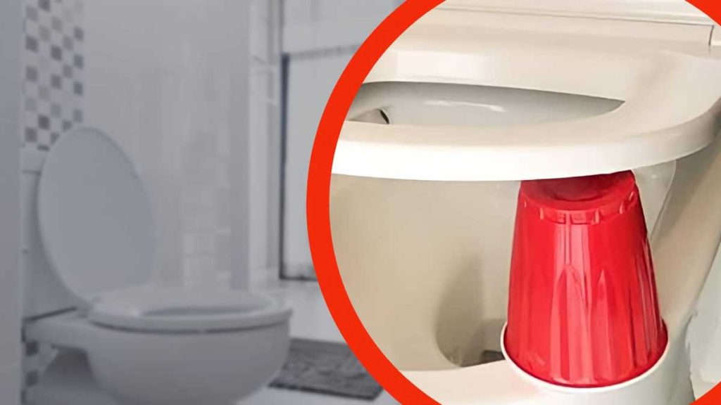 Consejo vital: nunca te acuestes sin haber puesto un vaso en el WC
