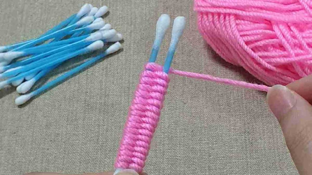El consejo del día bricolaje: ¿qué puedes hacer con dos bastoncillos de algodón y un ovillo?