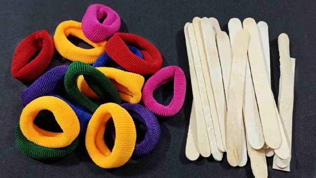 El consejo del día para el reciclaje: ¿qué se puede hacer con las estacas de madera y las gomas?