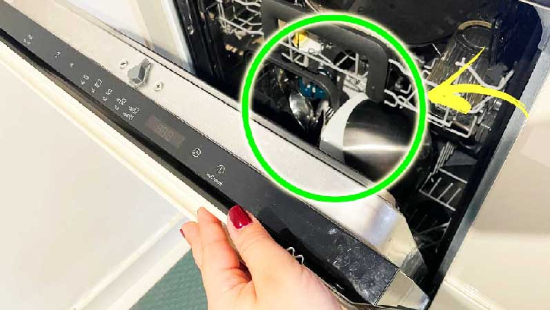 El consejo fácil para eliminar el olor a moho del lavavajillas: te sorprenderán los resultados