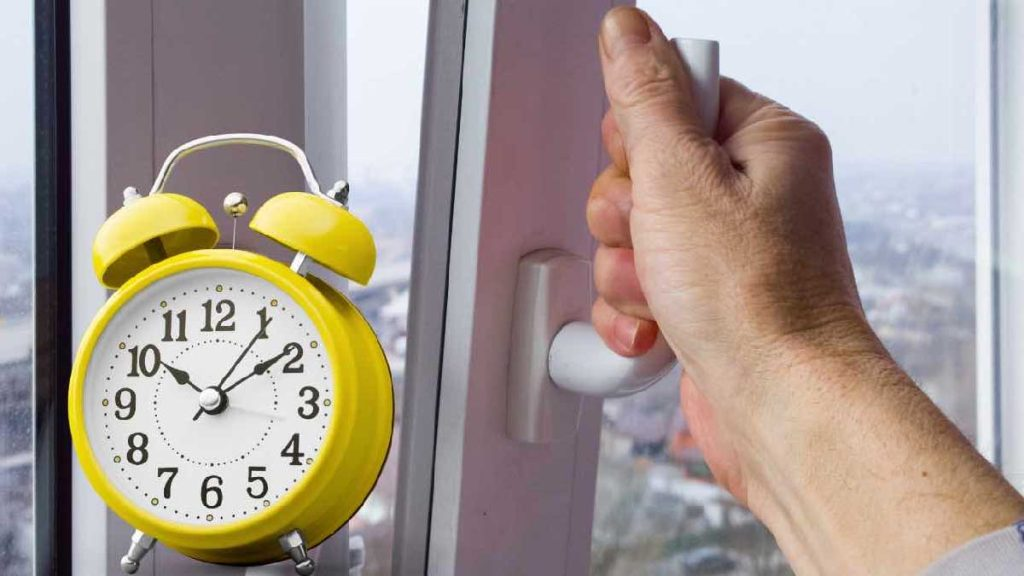 El mejor momento del día para abrir Windows en verano: no te arrepentirás después