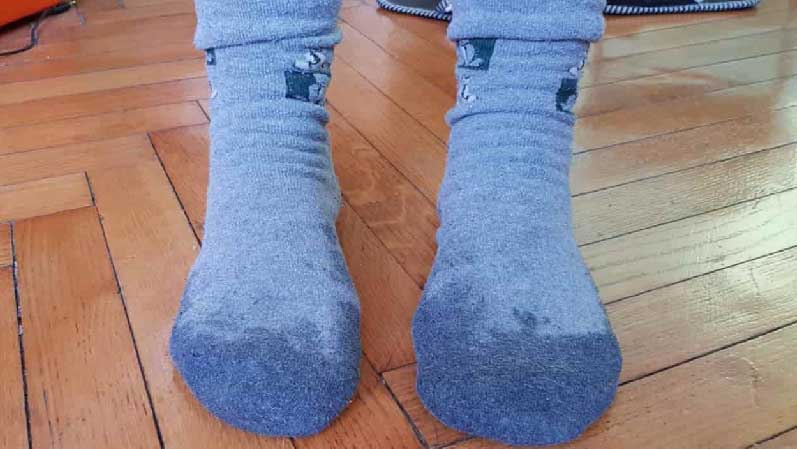 Intenta dormir con calcetines mojados y te sorprenderás de la mejora en tu salud
