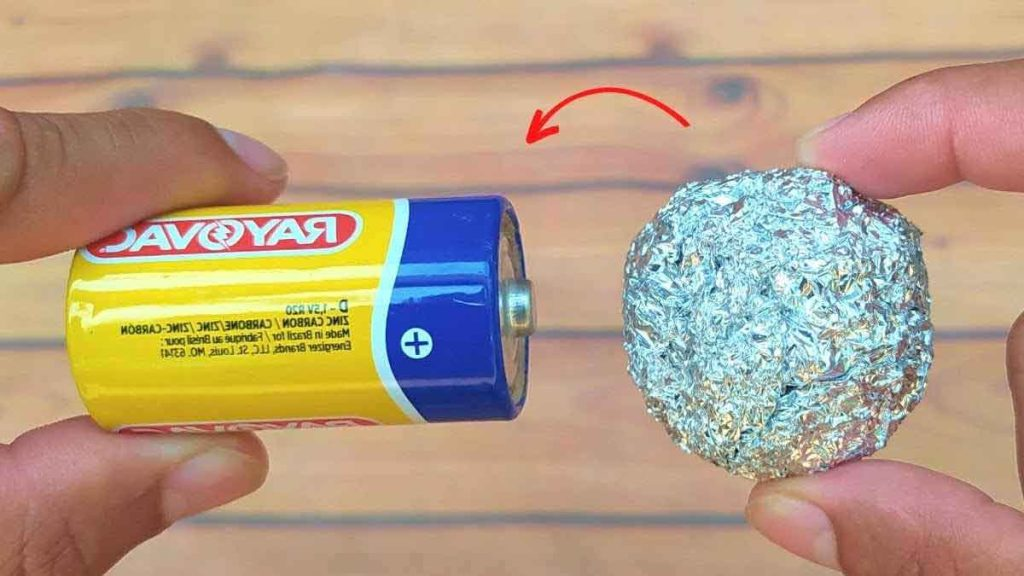 Sugerencia del día para el descubrimiento: ¿qué sucede cuando se combinan baterías y láminas de aluminio?