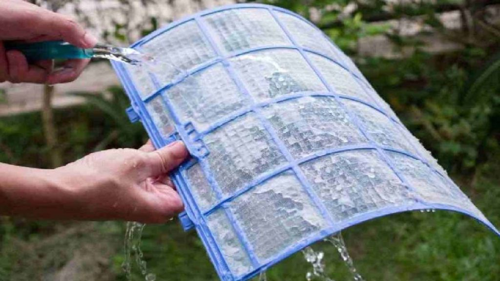 Un consejo indispensable para quienes tienen un aire acondicionado: la mejor manera de limpiar los filtros y reducir el consumo a la mitad