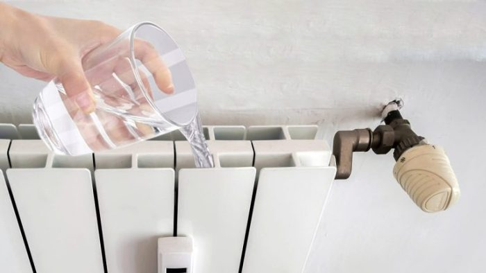Verter un vaso de agua sobre el radiador una vez al mes: ahorro garantizado