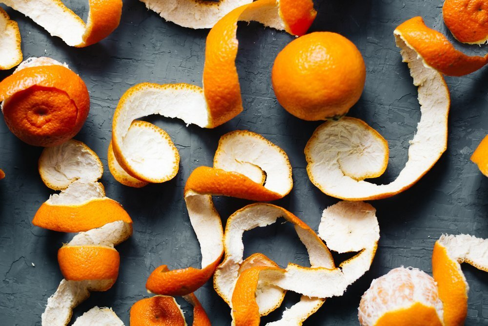 10 razones para no tirar las cáscaras de naranja. Ayuda a resolver muchos problemas en casa