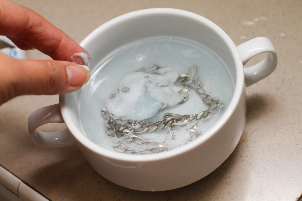 Así se limpia la joyería de plata en pocos minutos: 3 métodos efectivos para eliminar el deslustre y las manchas