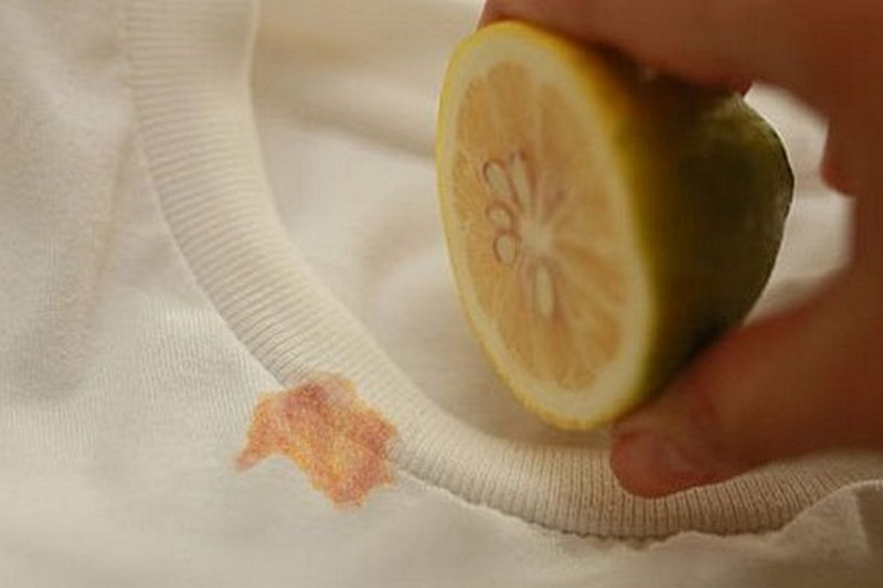 Cómo eliminar las manchas de la ropa infantil: mis 7 mejores métodos ecológicos para combatir la suciedad diaria