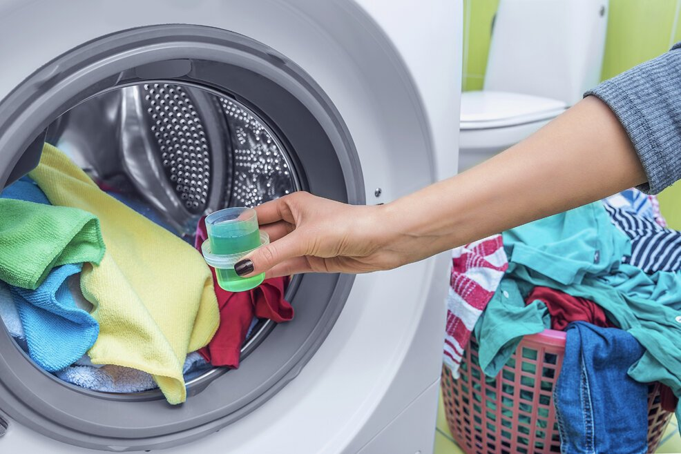 Esto es lo que deberías añadir a tu ropa en lugar de costosos químicos para ahorrar dinero y mantenerte sano