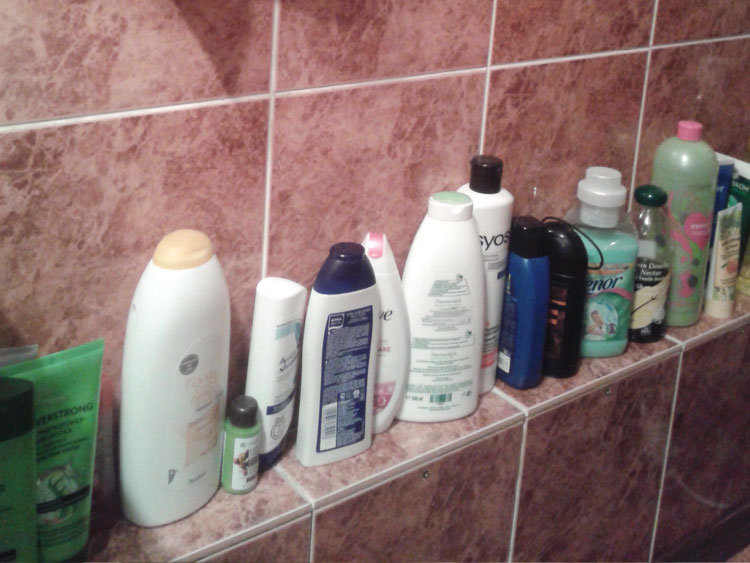Nunca lavo mi cabello con champú caducado, lo uso para otros fines: 5 usos inesperados