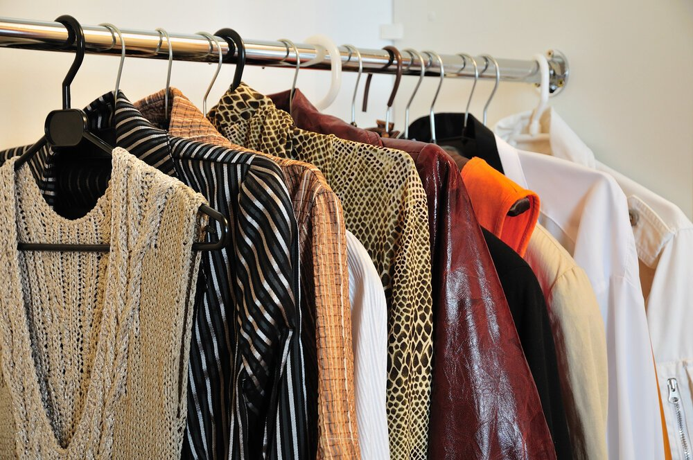 Qué hacer para que la ropa no se resbale de la percha: 4 trucos que ahorran dinero y nervios