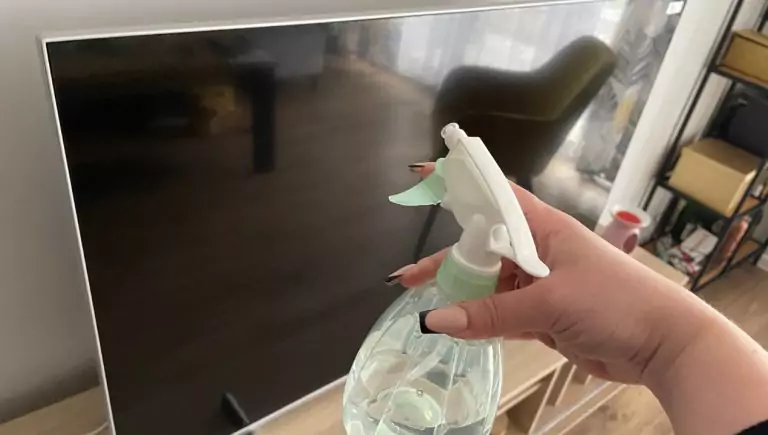Siempre una imagen clara: este spray para el hogar limpia su pantalla en un minuto y la protege del polvo y pelusa.