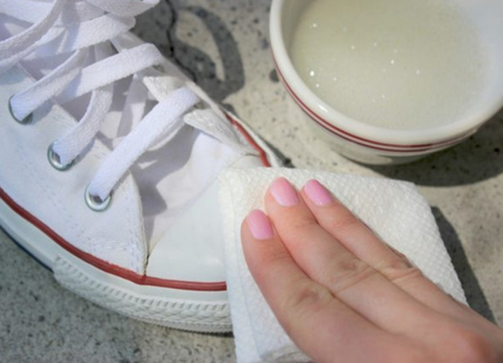 ¿Lava tus zapatos blancos en la lavadora? Las 8 mejores formas fáciles y económicas de mantener tus zapatos impecables.