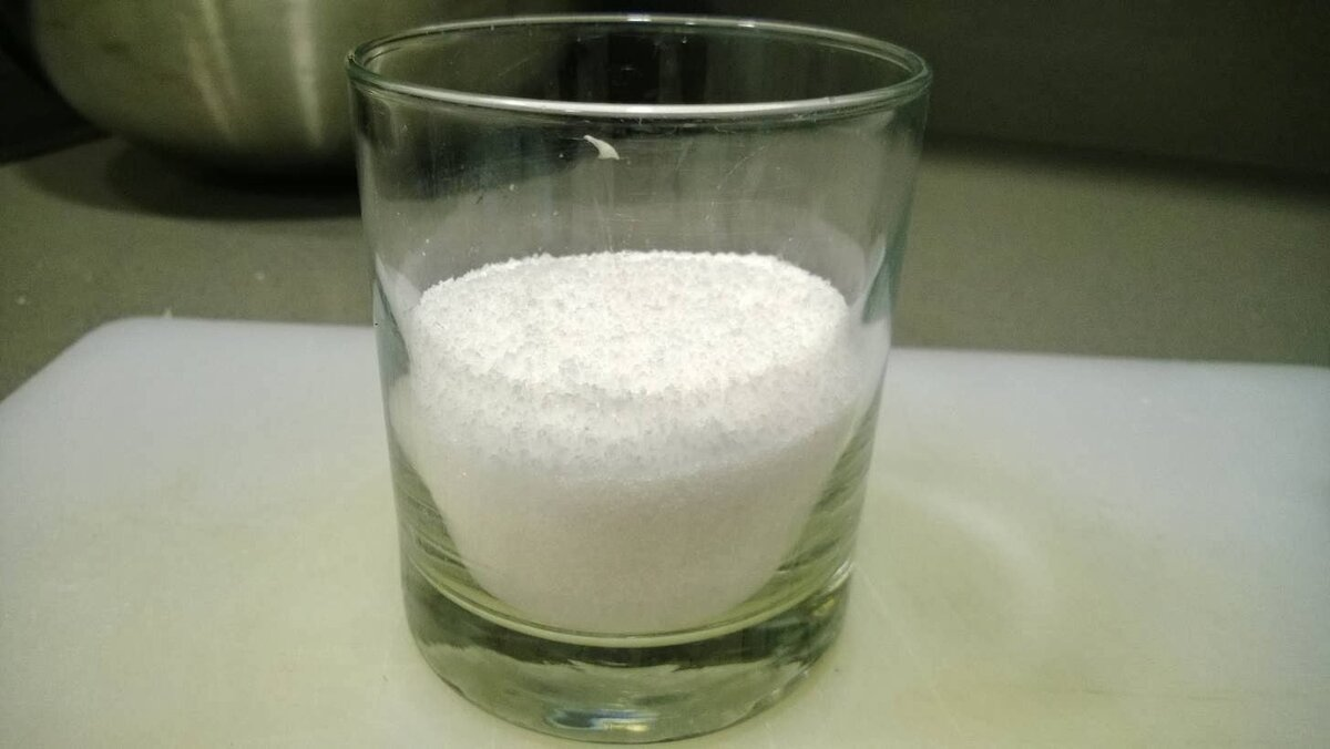 ¿Por qué poner un vaso de sal bajo el radiador? Un truco que mejora el ambiente de tu hogar