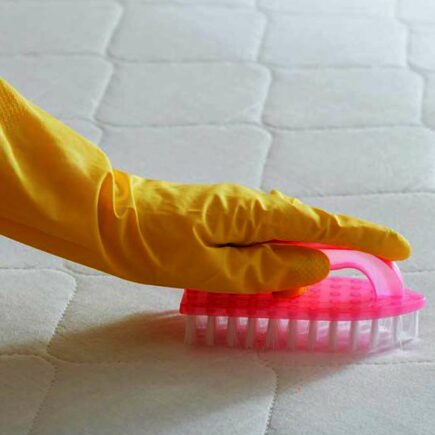 4 soluciones sorprendentes para devolver el blanco a los colchones