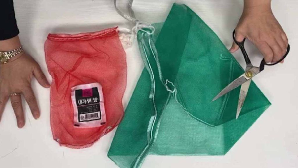 El consejo del día para reciclar: reutilizar las mallas de fruta de esta manera