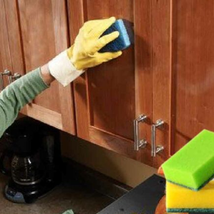 Los métodos más efectivos para eliminar la grasa de las puertas de los muebles de cocina