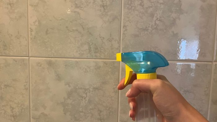 Si lo rocías en la ducha y en los sanitarios no tendrás que limpiar el baño durante 2 semanas