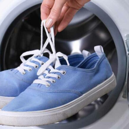 ¡Puedes usar este ingrediente de cocina para lavar los zapatos y no es vinagre!