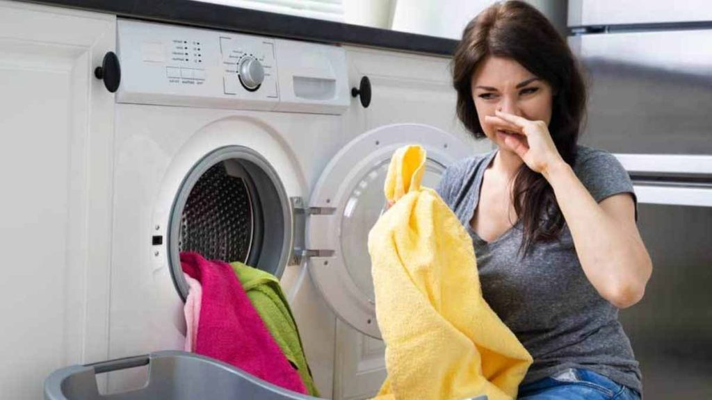 ¿Cómo salvar la ropa que huele mal después del lavado?