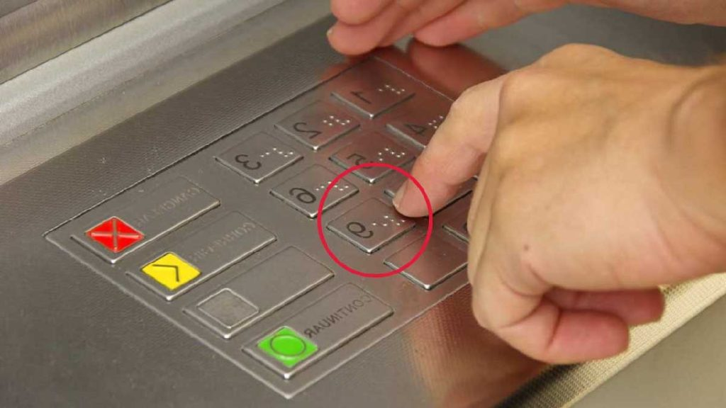 ¿Qué pasa cuando presionas la tecla 9 en el cajero automático?