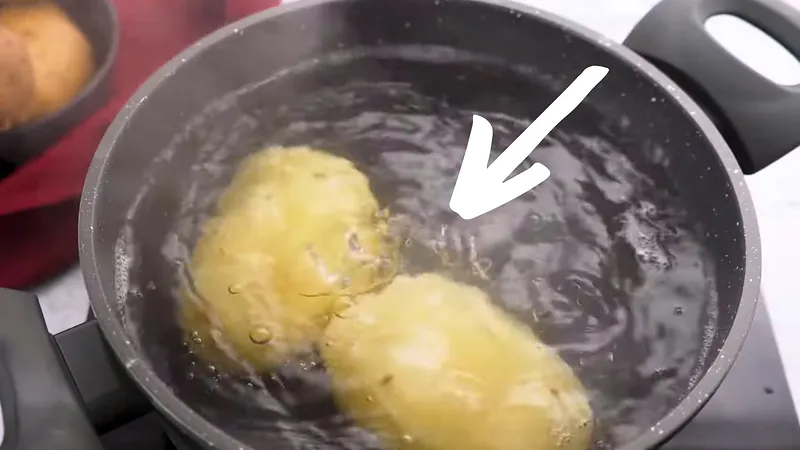 7 buenas razones para no tirar el agua en la que cociste las patatas. Trucos que te sorprenderán