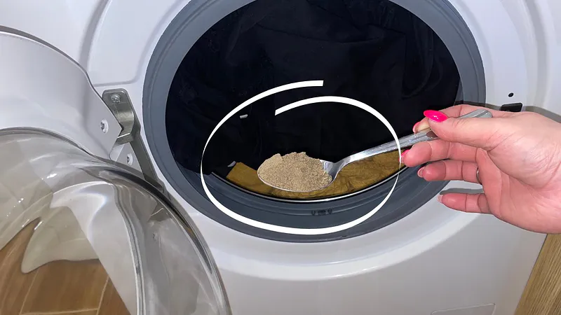 Mi amigo siempre usa este polvo cuando lava ropa negra. También me gustó esta idea