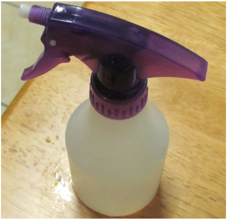 Mi madre compartió una receta de un spray de limpieza y cambió mi forma de ver la limpieza.