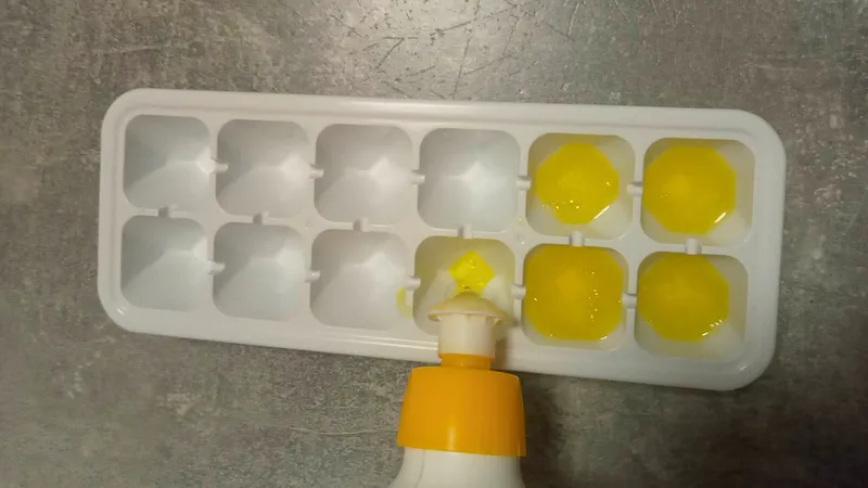 Mi novia se sorprendió al verme congelar el detergente, pero ahora ella hace lo mismo