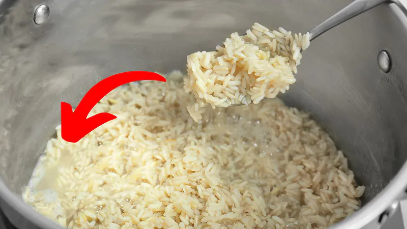 Nunca tiro el agua de arroz por el desagüe. Hace que mis camisas queden perfectamente blancas y ordenadas